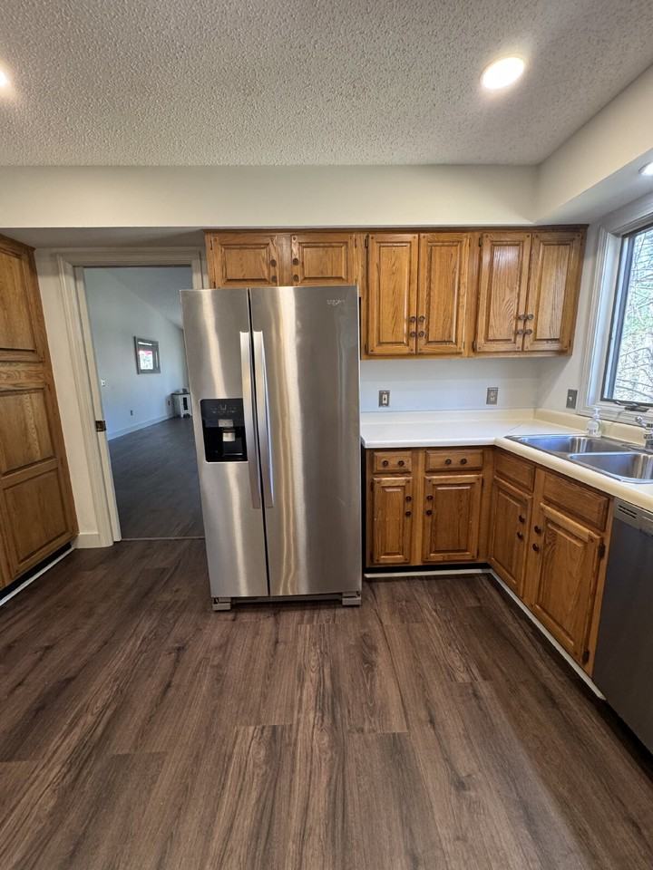 201 Chinquapin Oak Ln - Photo 3 of 28