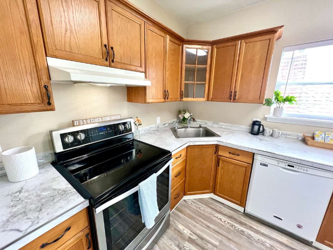 712 W Fourth Plain Blvd - Photo 2 of 18