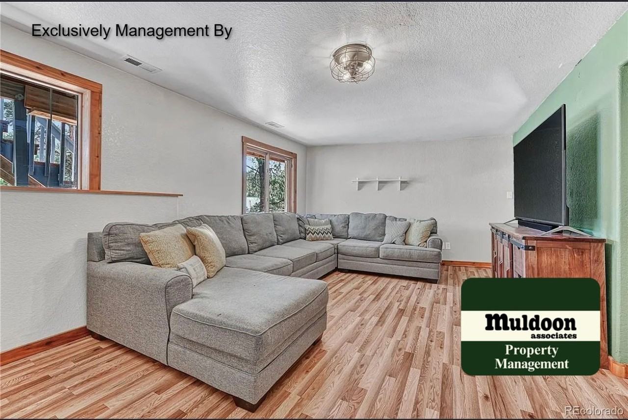 143 Stonehenge Dr - Photo 2 of 5