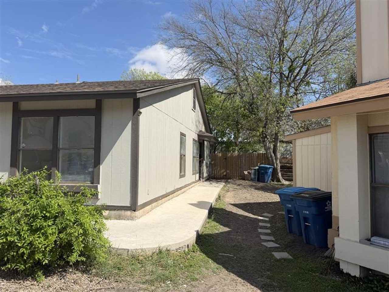 2631 Corian Glen Dr - Photo 2 of 17