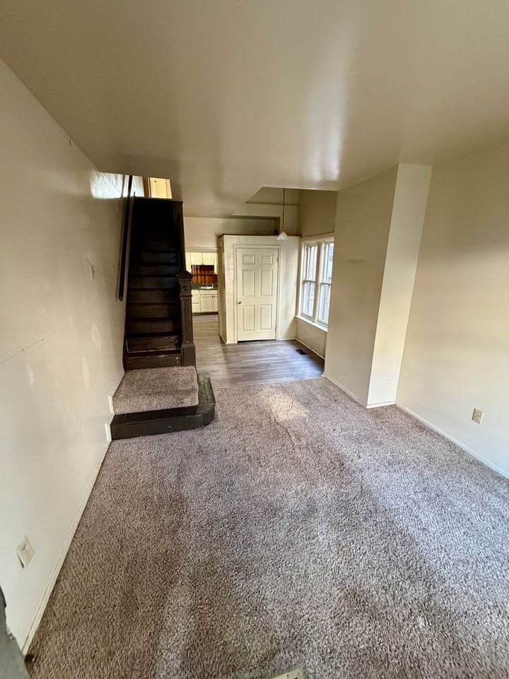 918 May St - Photo 2 of 18