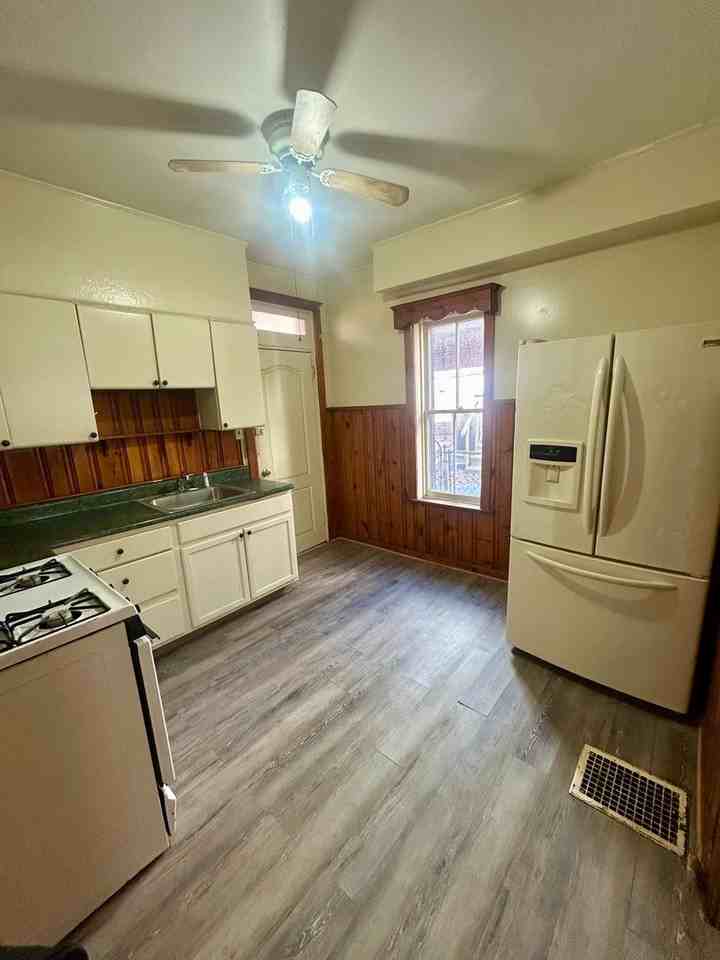 918 May St - Photo 5 of 18