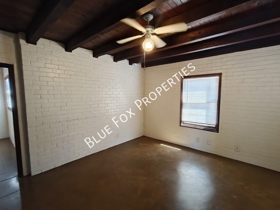 1211 N Jones Blvd #2 - Photo 5 of 18