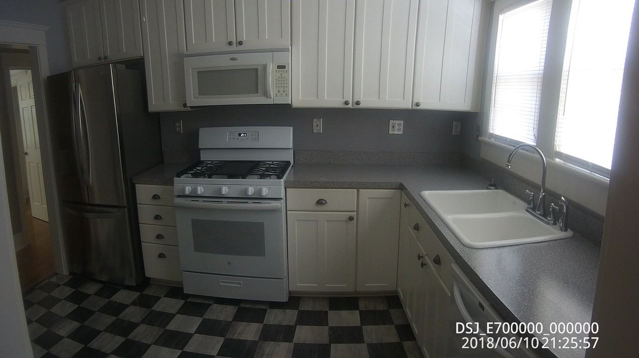 1217 Woodrow Ave - Photo 3 of 10