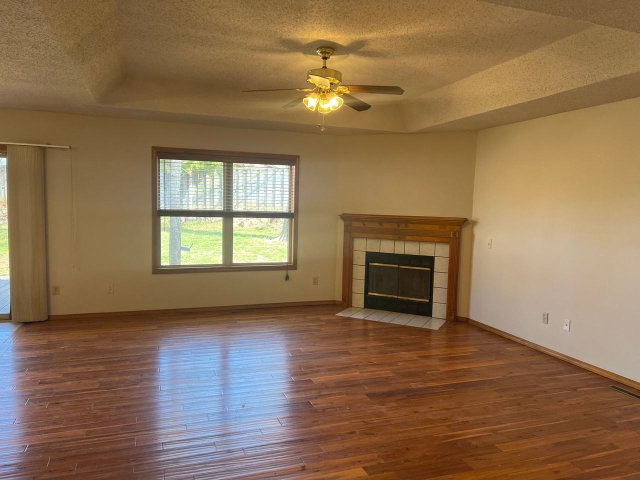 4607 S Talon Ct - Photo 2 of 12