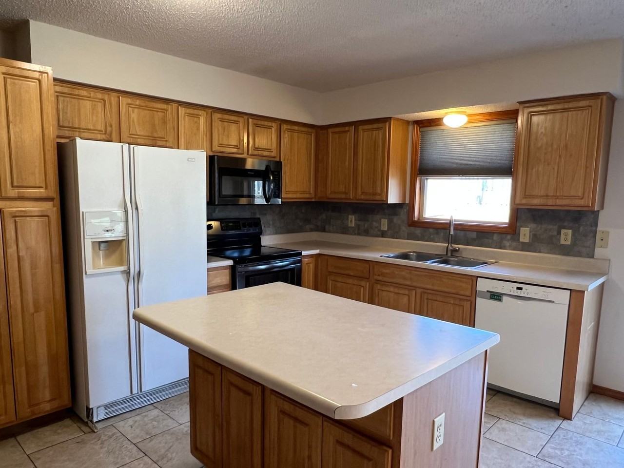 4607 S Talon Ct - Photo 3 of 12