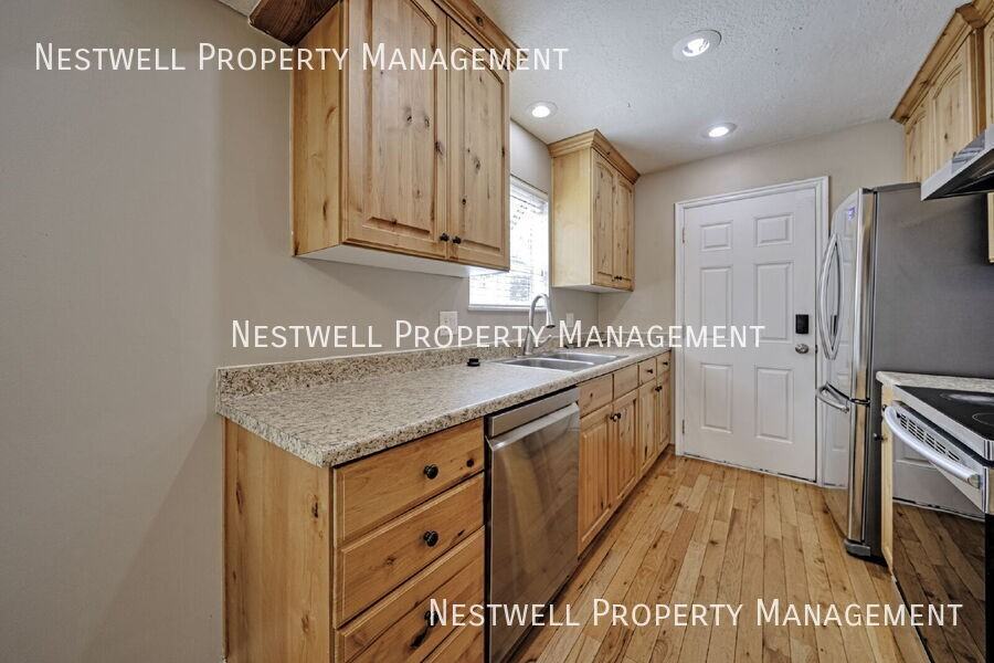 6886 S 595 E - Photo 4 of 29