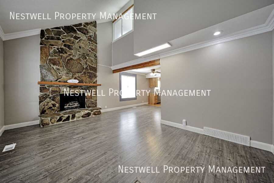 6886 S 595 E - Photo 6 of 29