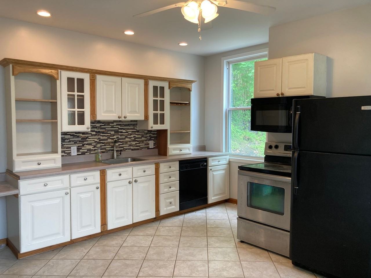 79 Greenbush St - Photo 4 of 11