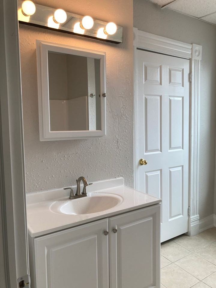 79 Greenbush St - Photo 5 of 11