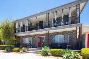 featured image of 3970 Goldfinch St