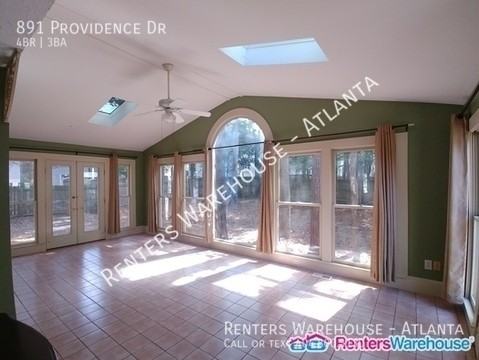 891 Providence Dr - Photo 4 of 25