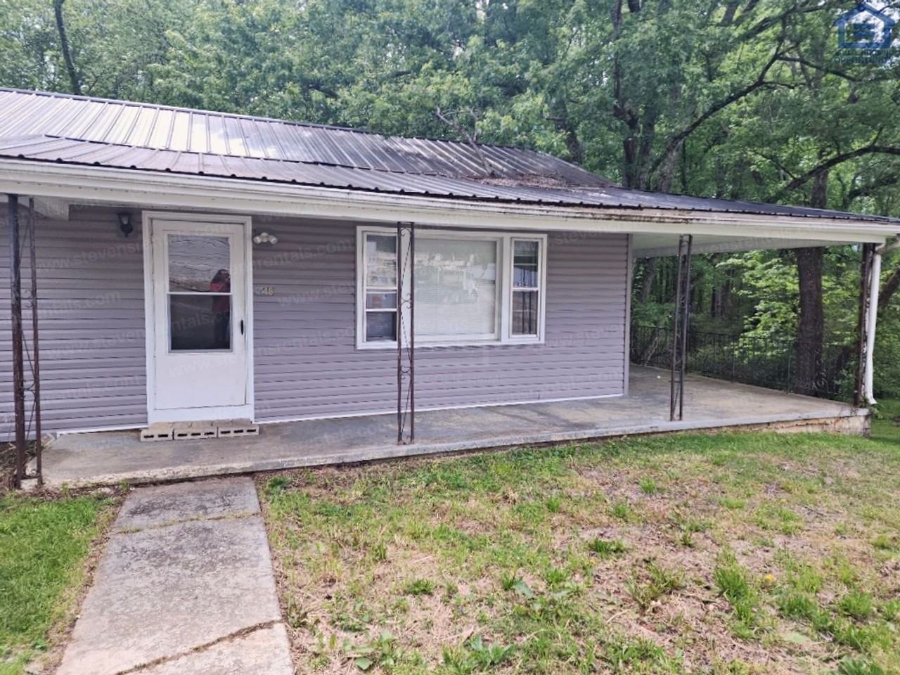 748 Steakley Dr - Photo 2 of 16