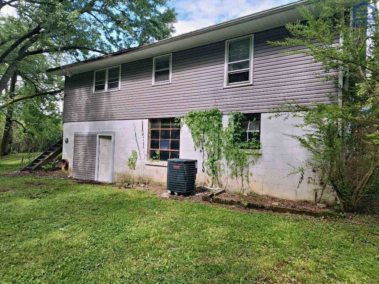 748 Steakley Dr - Photo 5 of 16