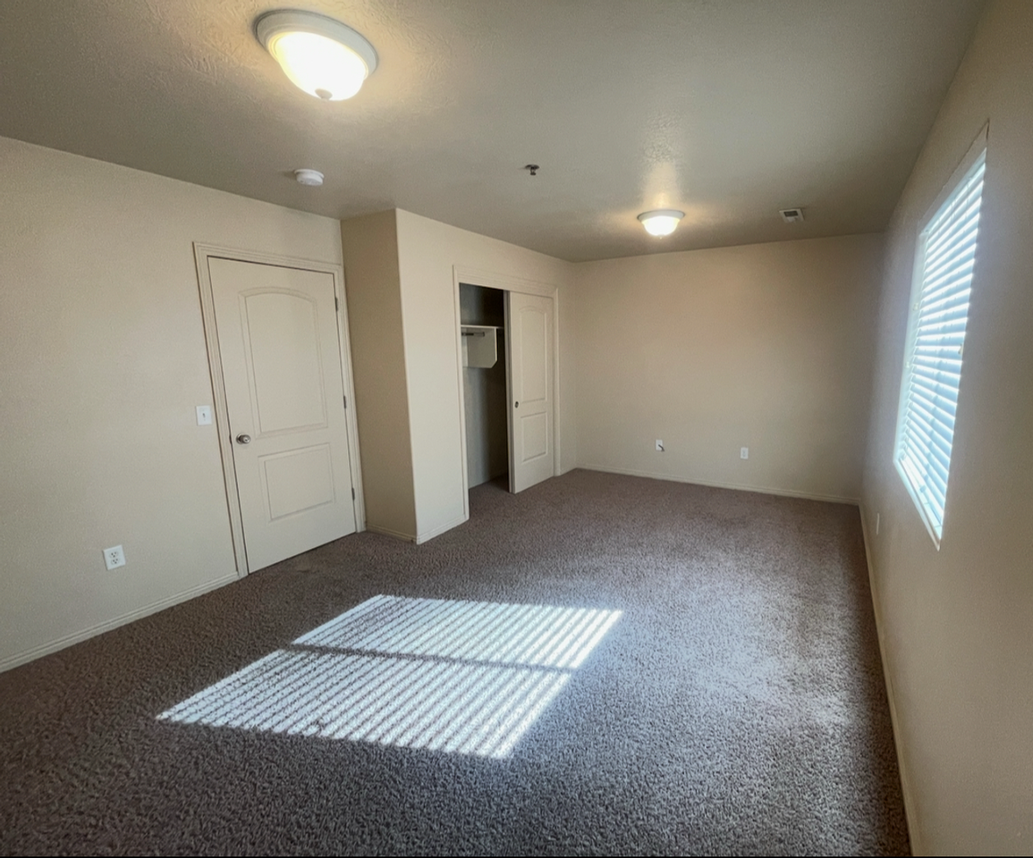 Spruce Street Apartments - Photo 7 of 15