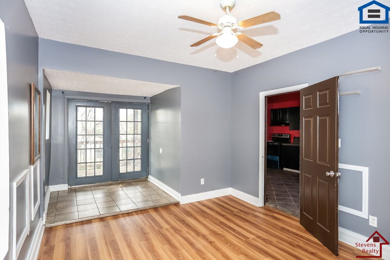 912 W Scott Ave - Photo 7 of 32