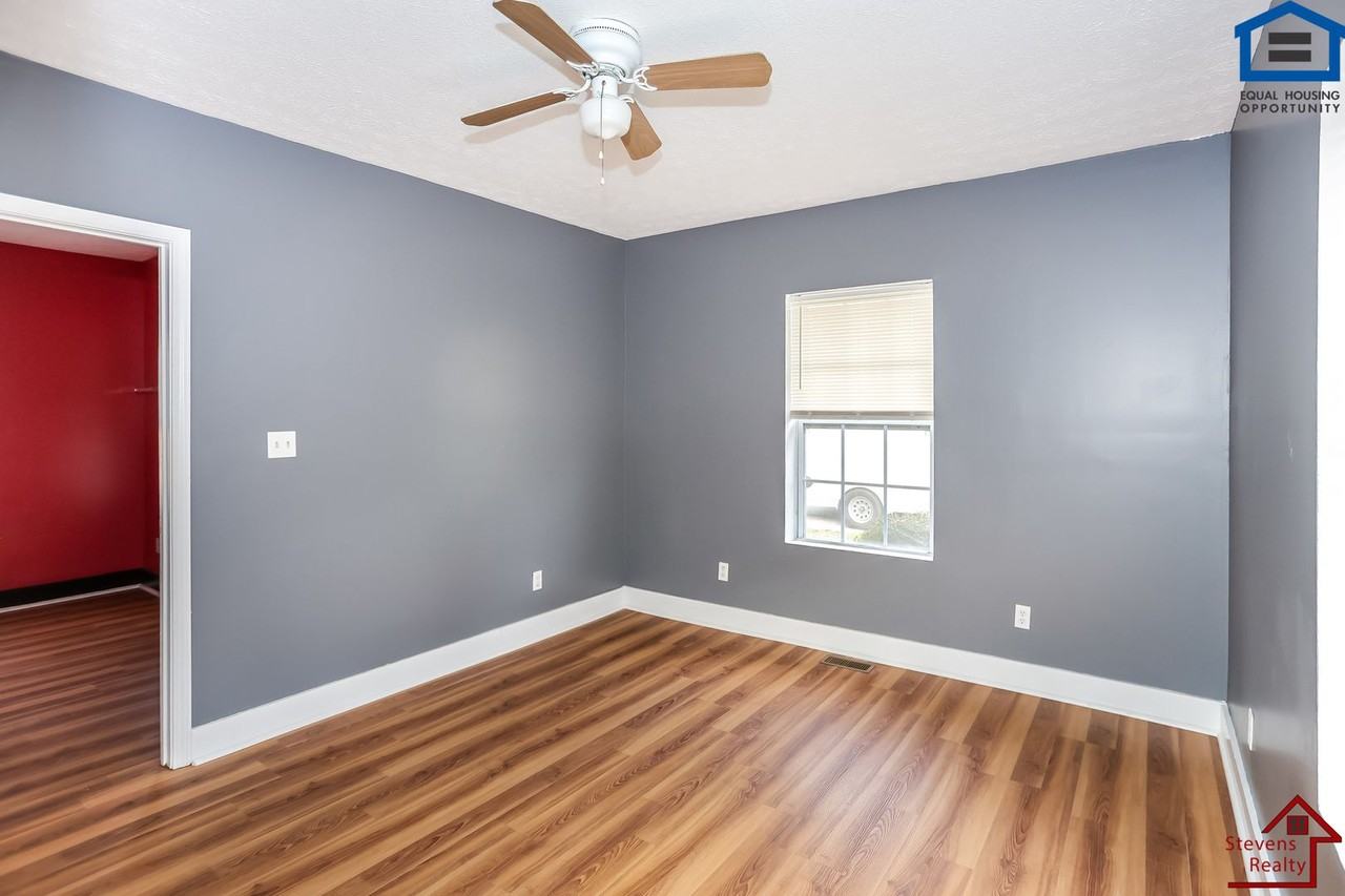 912 W Scott Ave - Photo 6 of 32