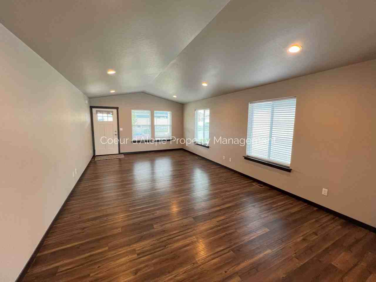 8334 N Spokane St - Photo 4 of 15