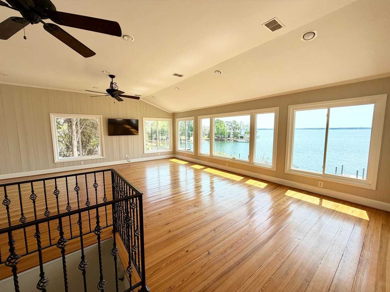 321 Cove View Ct - Photo 3 of 34