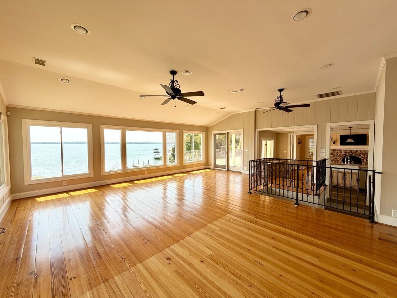 321 Cove View Ct - Photo 4 of 34