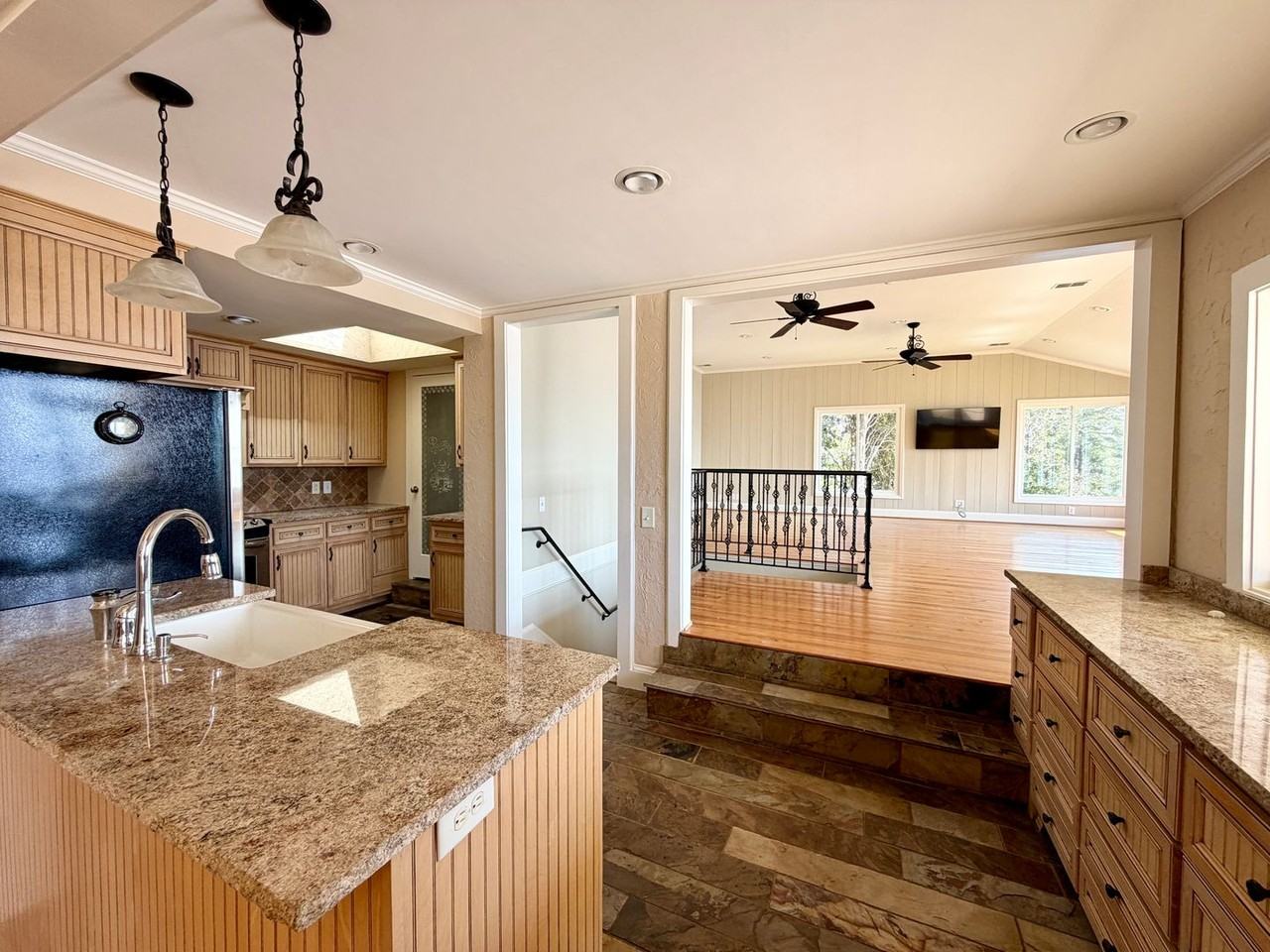 321 Cove View Ct - Photo 7 of 34