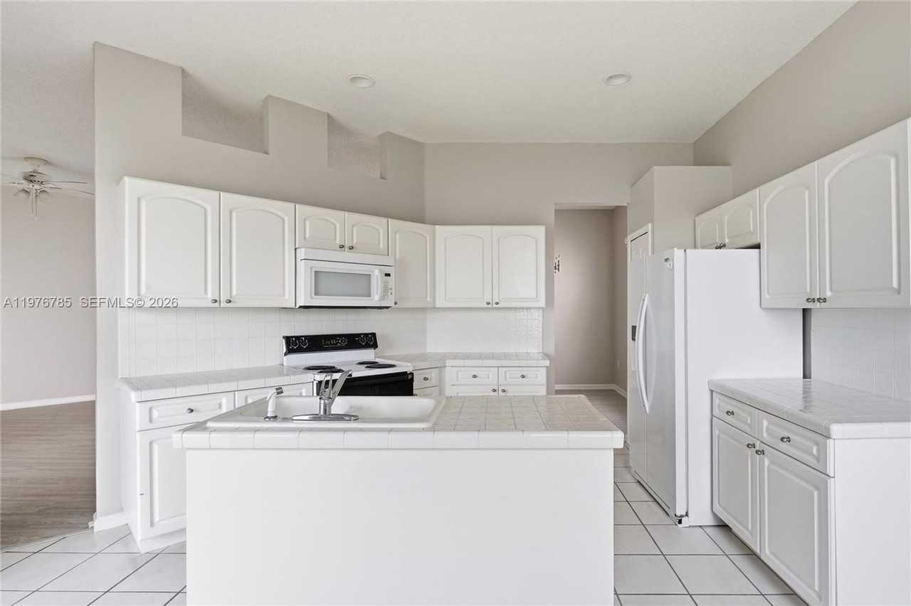 575 Se 29th Dr - Photo 2 of 19