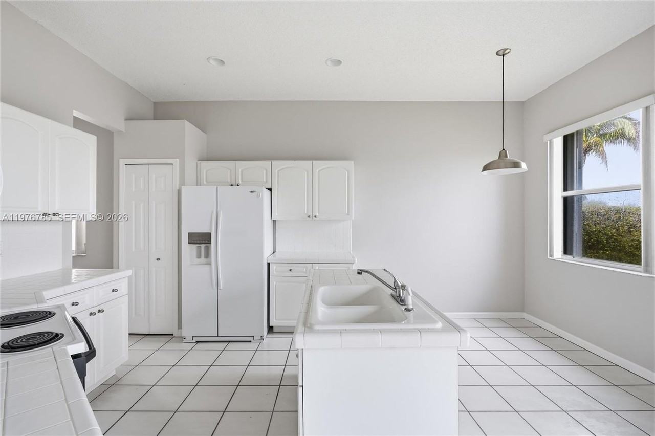 575 Se 29th Dr - Photo 3 of 19