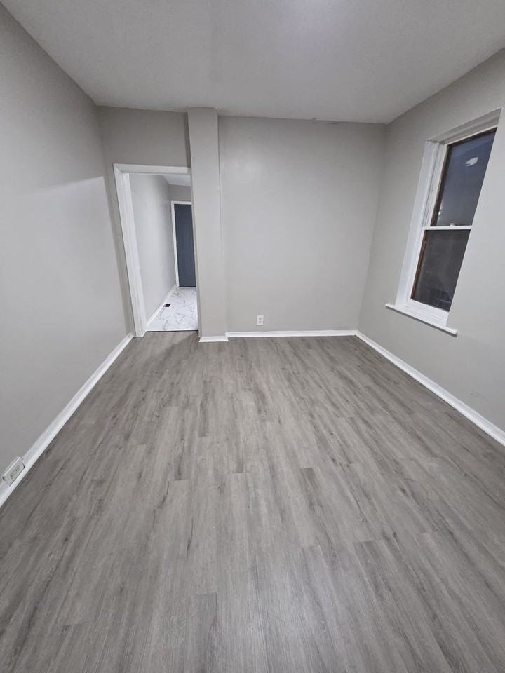 517 Stuyvesant Ave - Photo 2 of 11