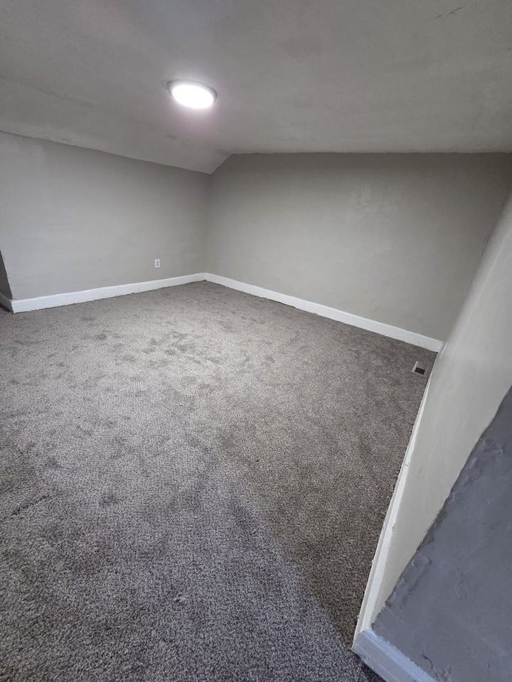 517 Stuyvesant Ave - Photo 5 of 11