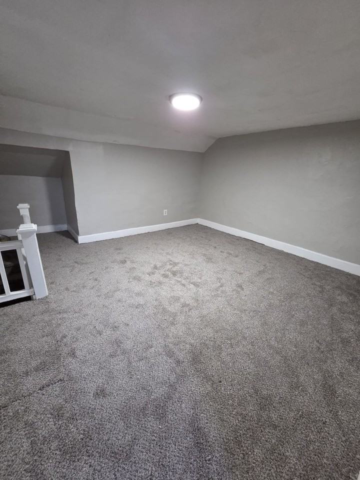 517 Stuyvesant Ave - Photo 6 of 11