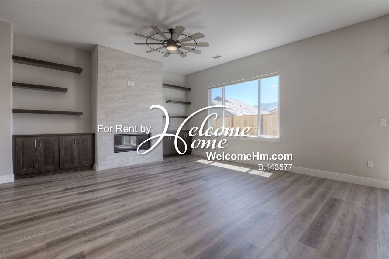 262 Commodore Dr - Photo 5 of 47