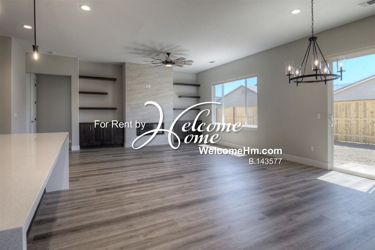 262 Commodore Dr - Photo 6 of 47