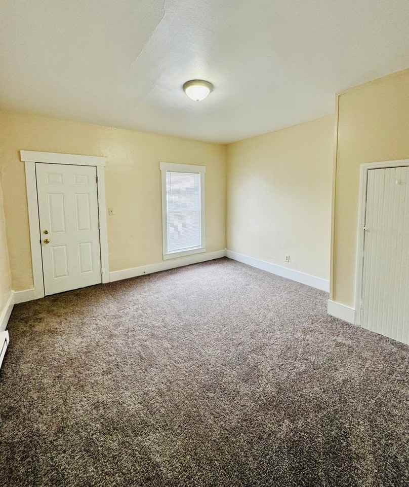 2200 Queen Ave - Photo 3 of 6