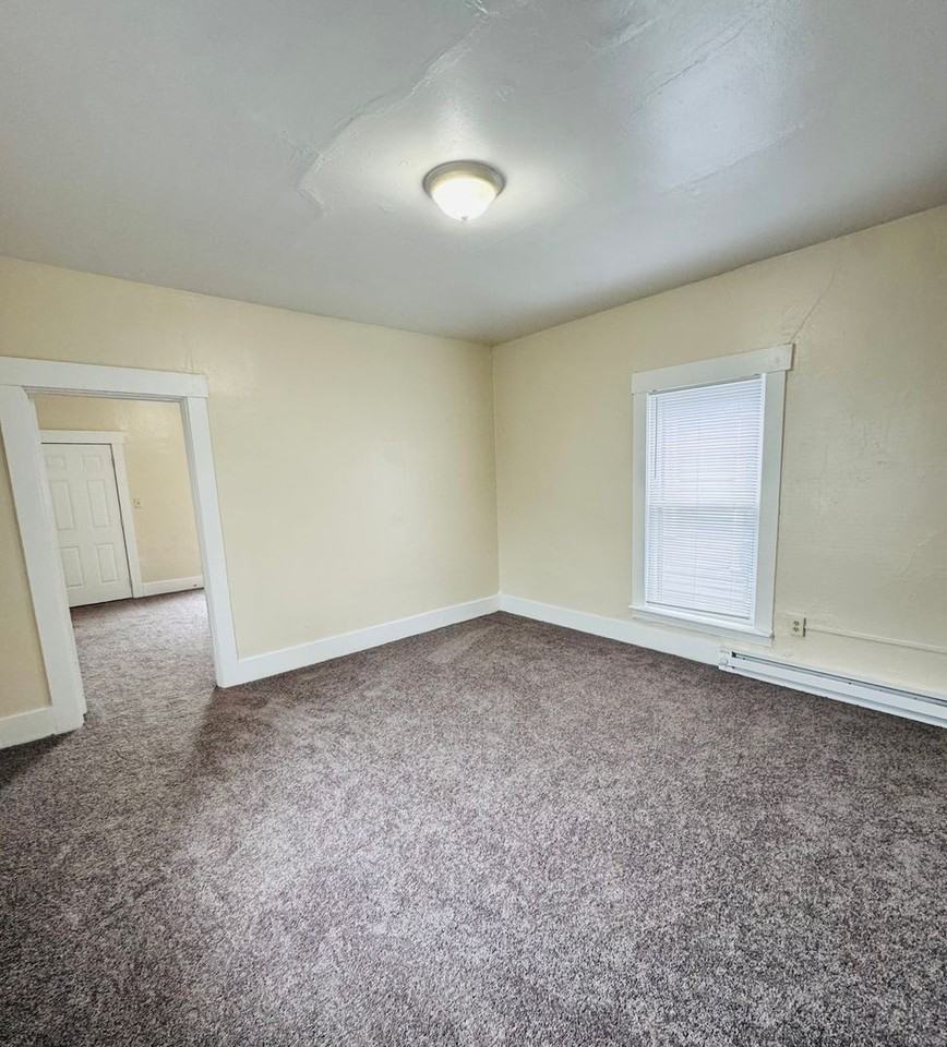 2200 Queen Ave - Photo 4 of 6