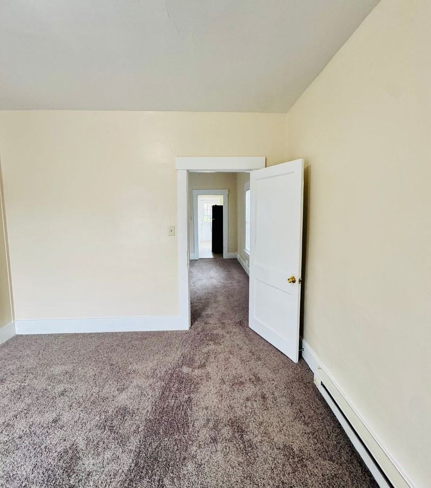 2200 Queen Ave - Photo 5 of 6