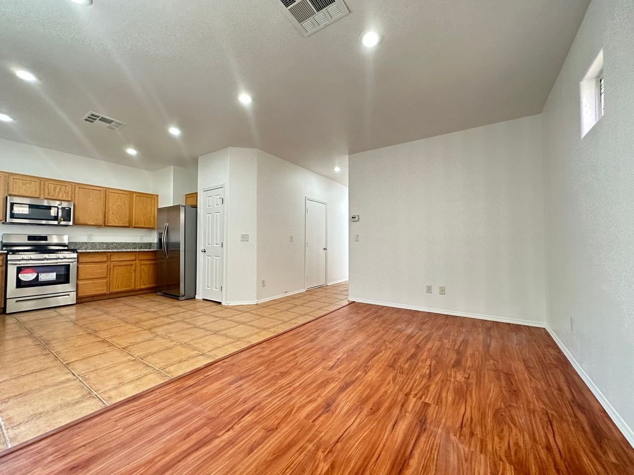 10541 Kivas Ct - Photo 4 of 19