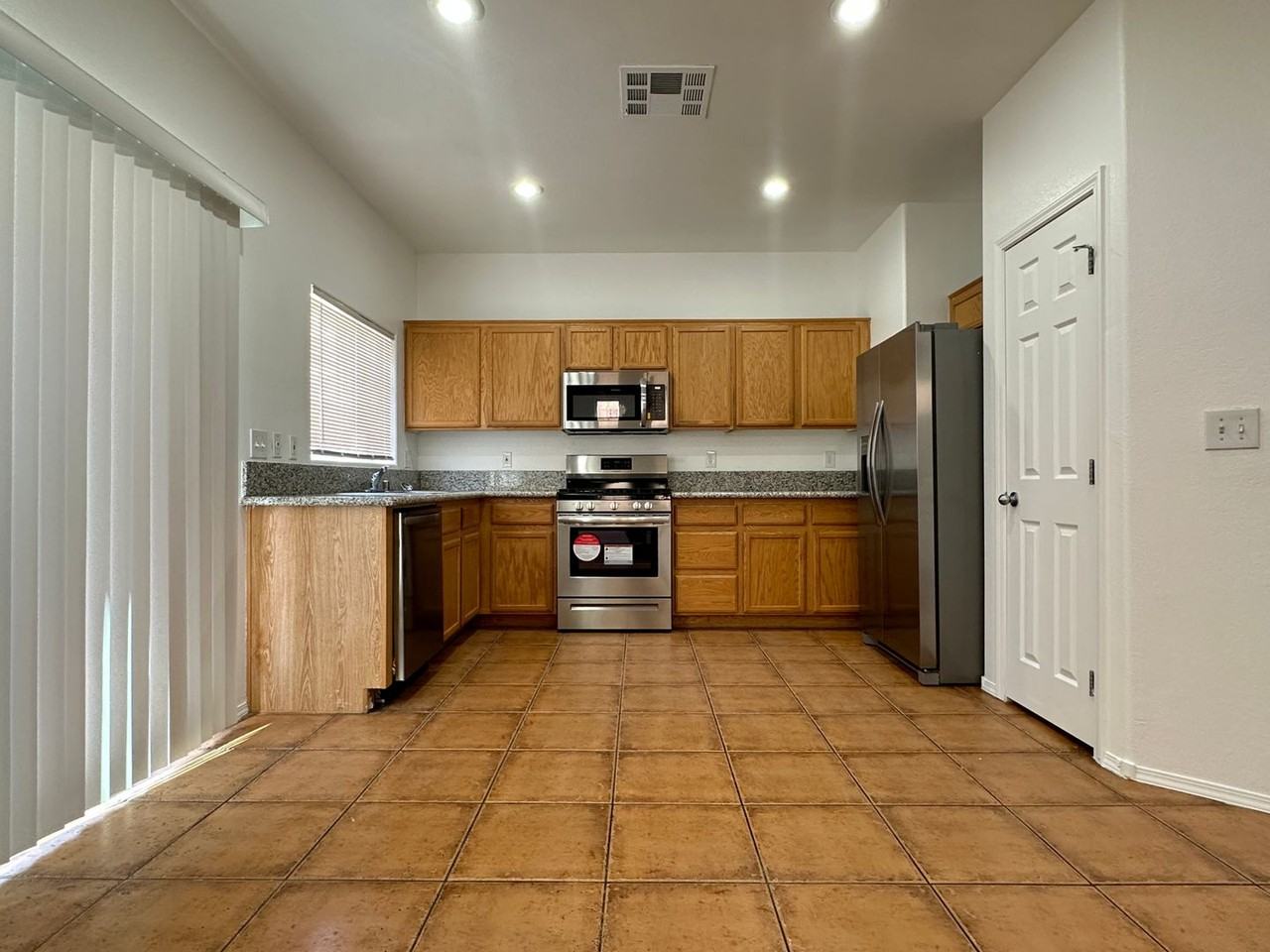 10541 Kivas Ct - Photo 5 of 19