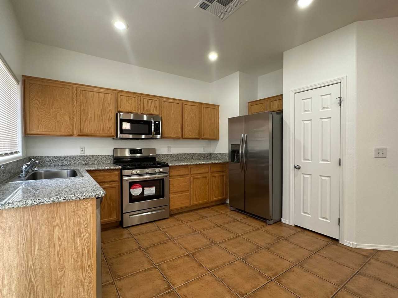 10541 Kivas Ct - Photo 6 of 19