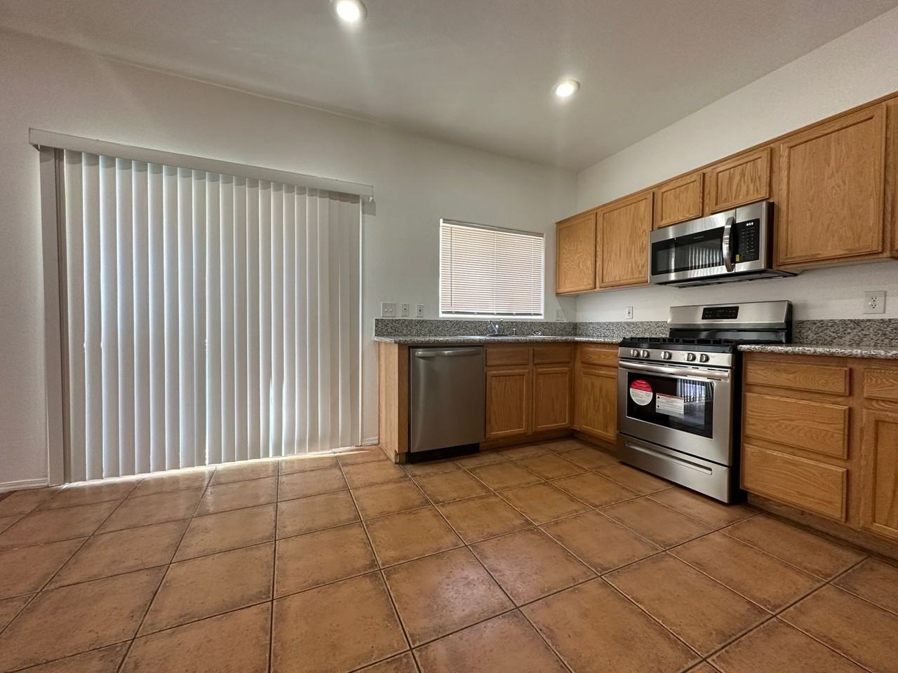 10541 Kivas Ct - Photo 7 of 19