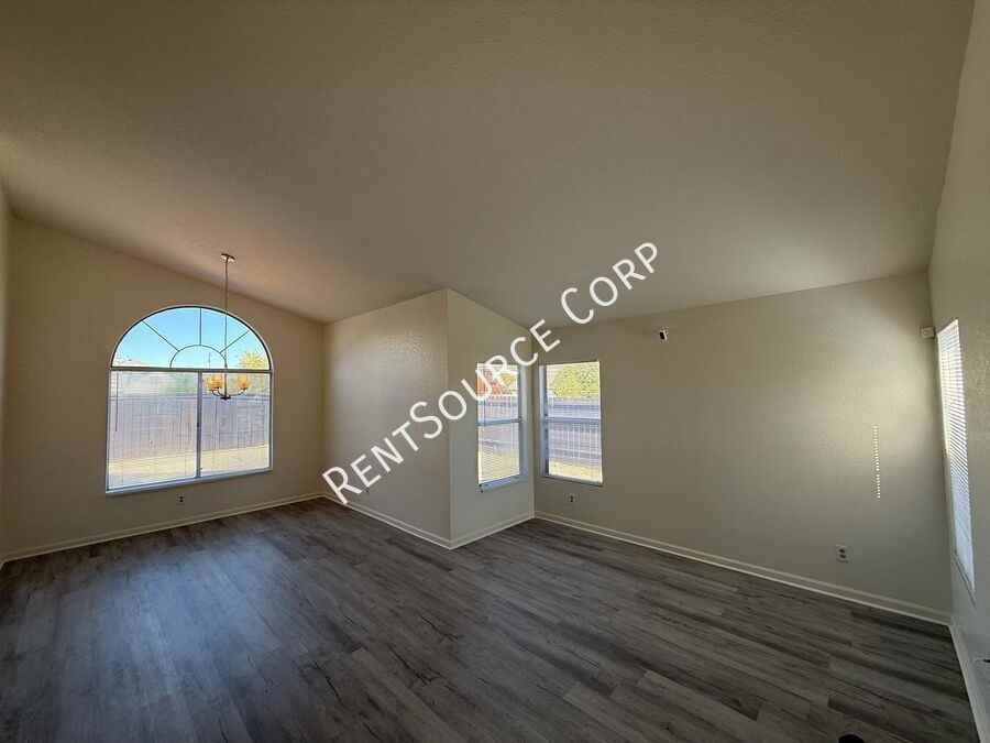 3559 E Avenue R14 - Photo 5 of 30