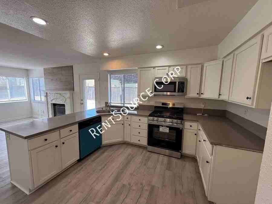 3559 E Avenue R14 - Photo 7 of 30