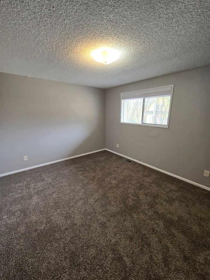 532 E Alder St #18 - Photo 6 of 13