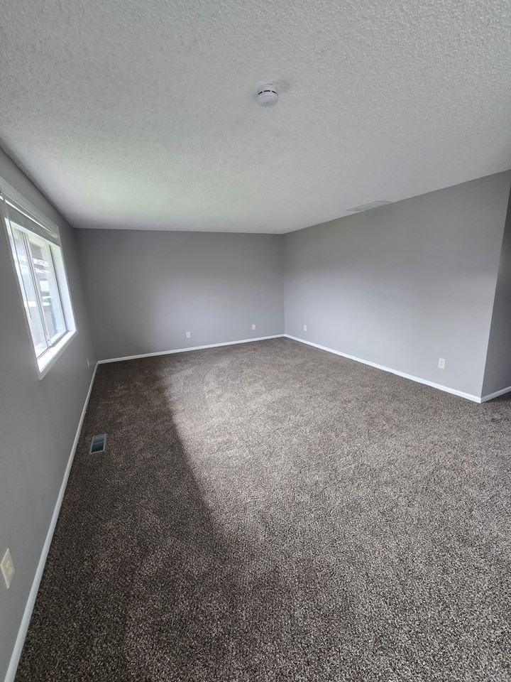 532 E Alder St #18 - Photo 3 of 13