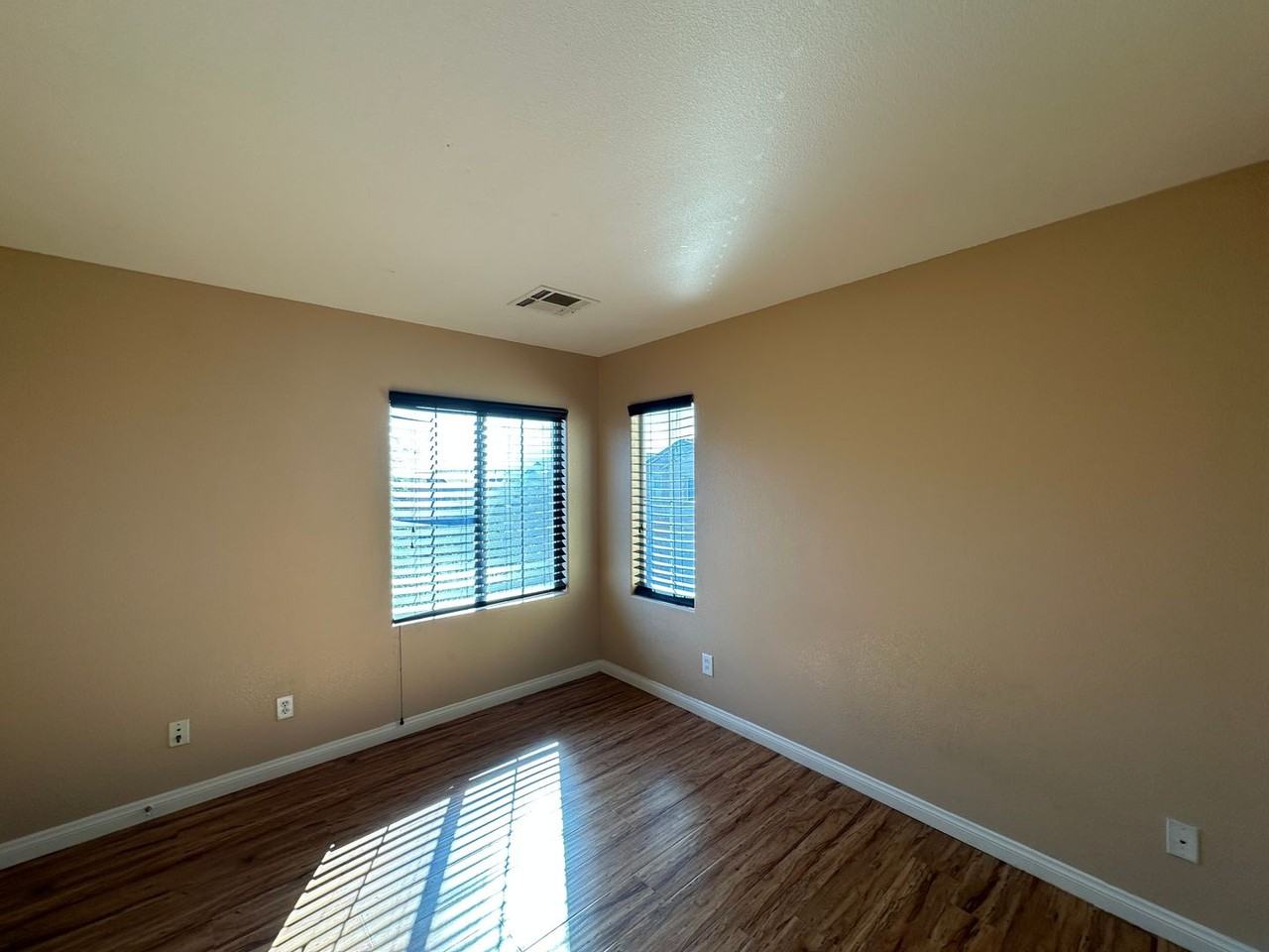 9510 Diamond Bridge Ave - Photo 2 of 20