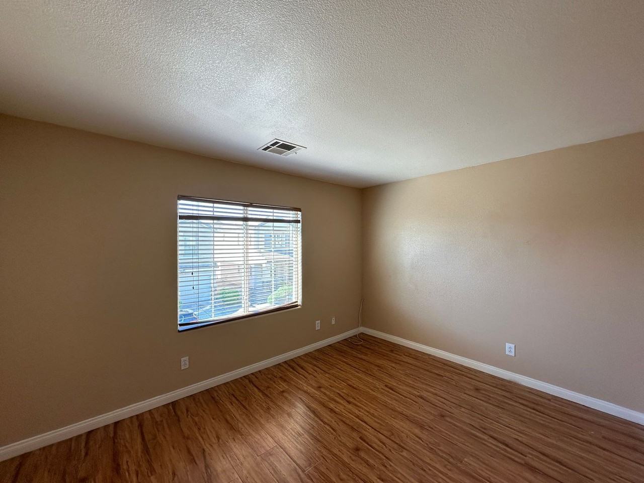 9510 Diamond Bridge Ave - Photo 3 of 20