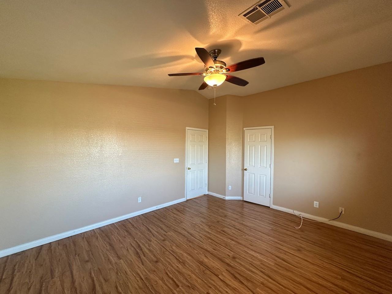 9510 Diamond Bridge Ave - Photo 4 of 20