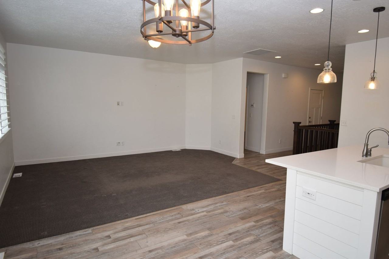 12098 S Tower Arch Ln - Photo 5 of 22