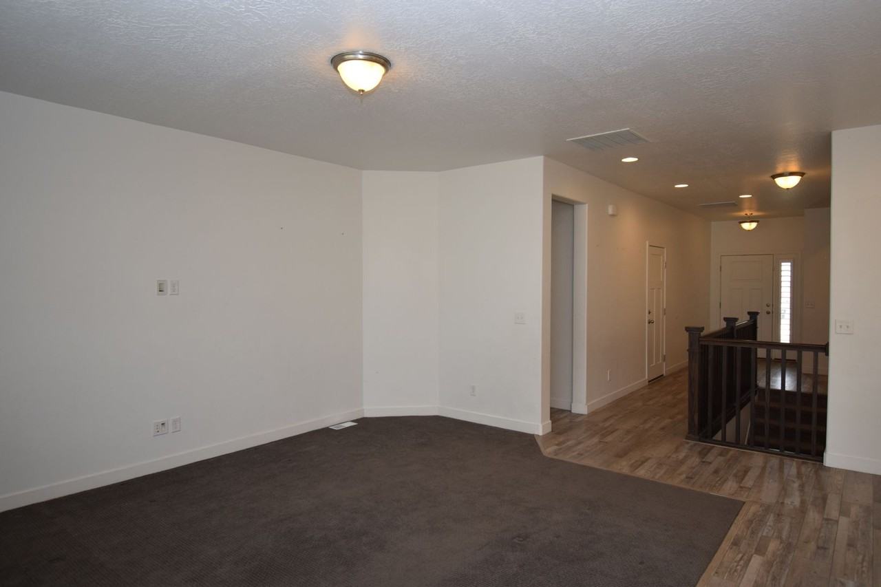 12098 S Tower Arch Ln - Photo 6 of 22