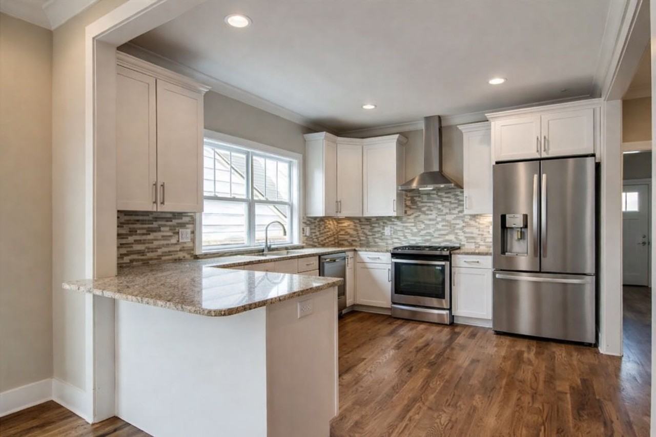 403 Acklen Park Dr - Photo 2 of 11