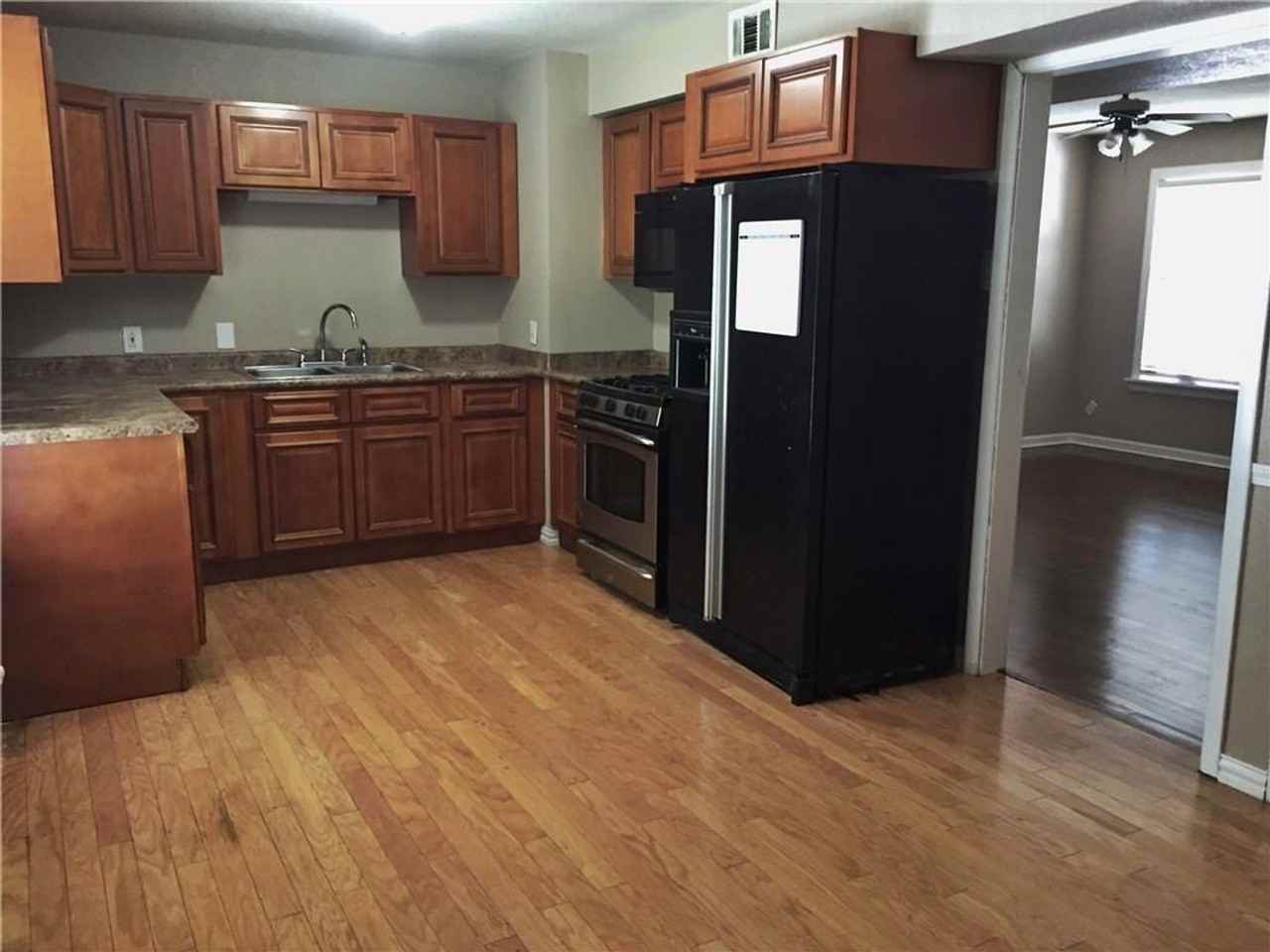 216 Elm St - Photo 4 of 17